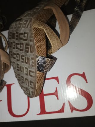 Sandalias GUESS de tacón