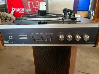 Tocadiscos Bettor EP-6 vintage