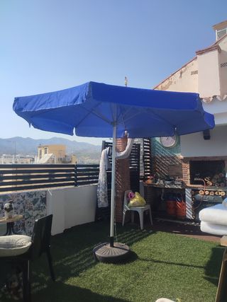 Sombrilla azul grande jardín