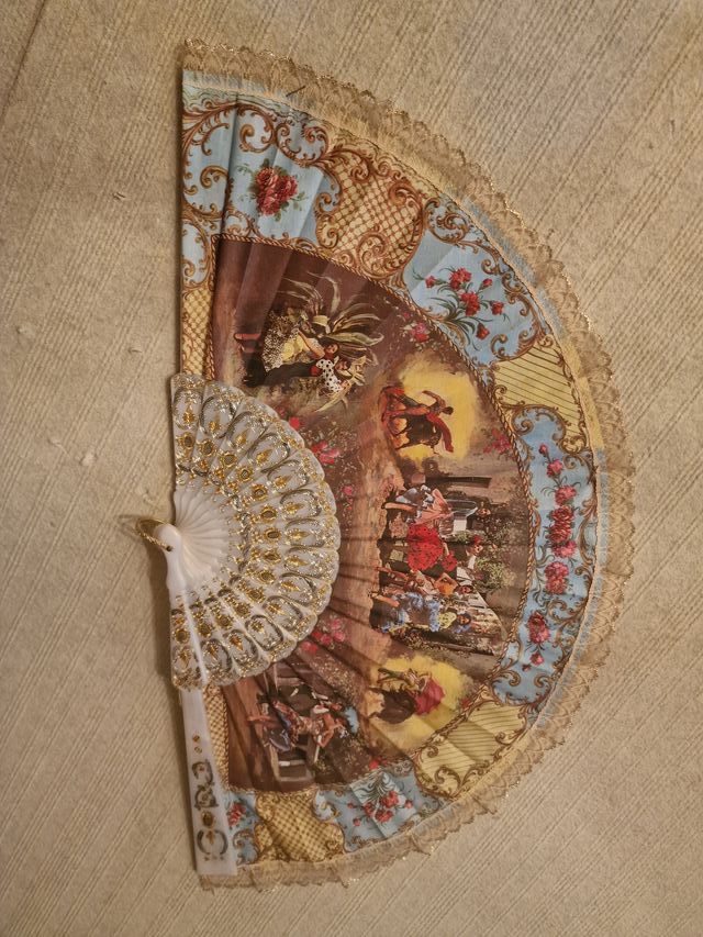 Ventagli decorati: oggetti da collezione