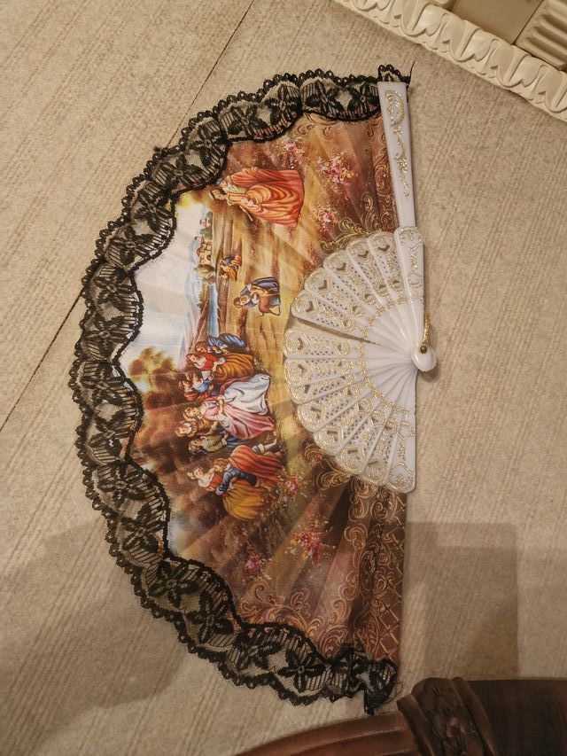 Ventagli decorati: oggetti da collezione