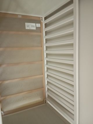 Cuna bebé, más el colchón con la funda del colchón