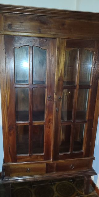 Vitrina madera marrón