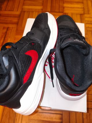 Zapatillas Jordan Stadium 90 - Negras y Rojas