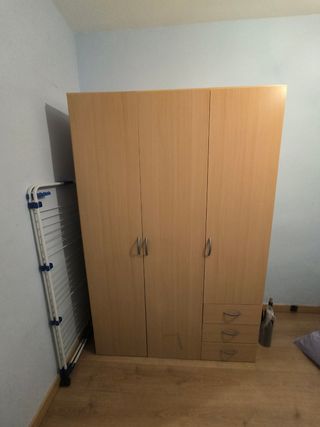 Armario madera beige seminuevo