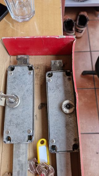 2 Cerraduras SAG persianas metálicas