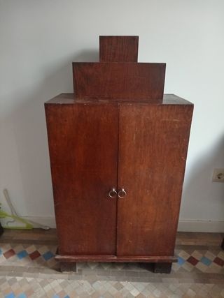 Aparador antiguo de madera.