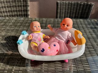 Bañera + 2 muñecos bebé