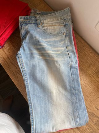 Calças Jeans e Calças de Sarja