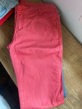 Calças Jeans e Calças de Sarja