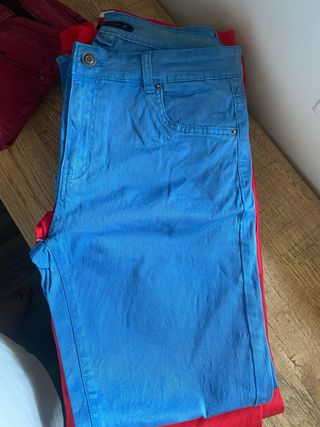 Calças Jeans e Calças de Sarja