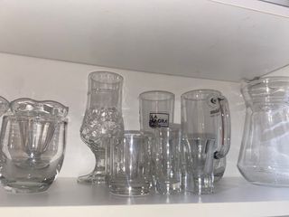 Cristalería variada: vasos y copas