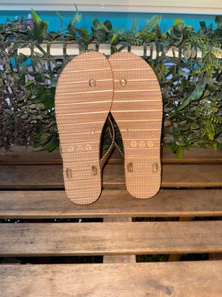 Chanclas Sfera doradas 39