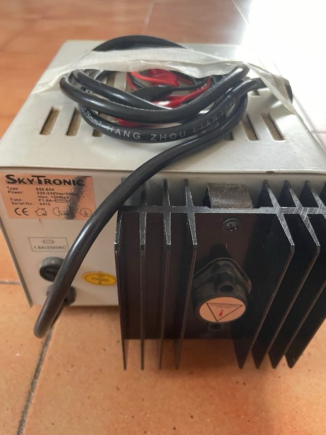 Fuente Skytronic 13.8V 7-9A