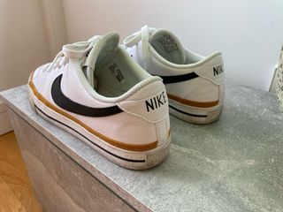 Zapatillas Nike Court Legacy blancas y marrón