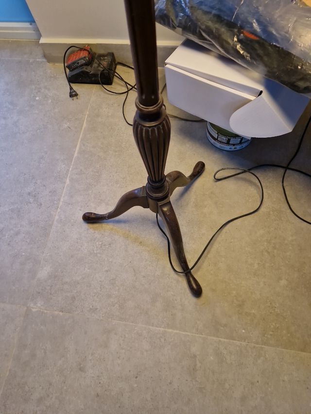 Lampara pie madera estilo vintage