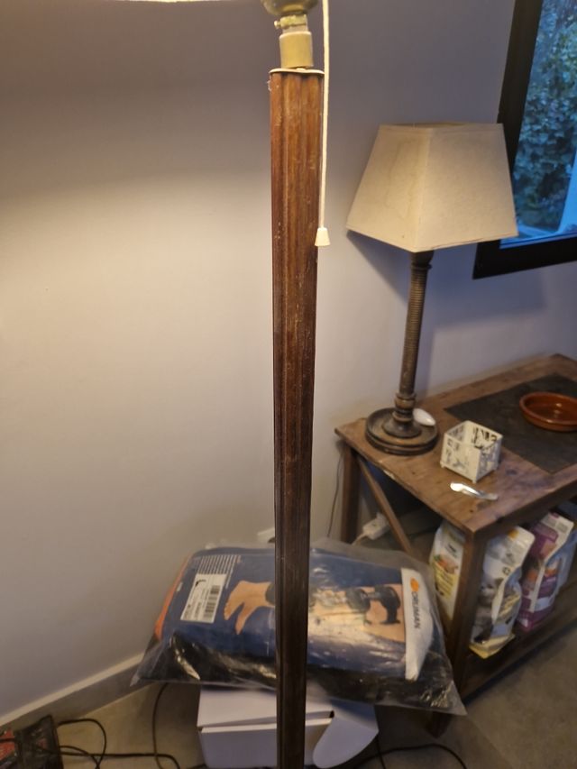 Lampara pie madera estilo vintage