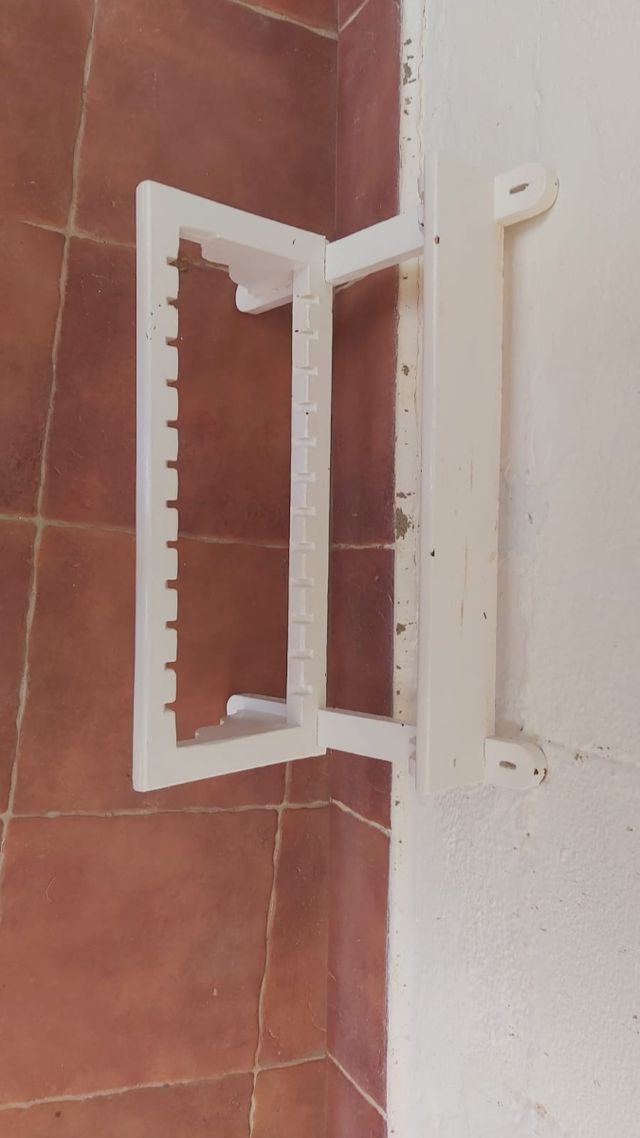 Estantería blanca antigua de madera (Platero)