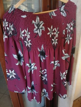 Vestito floreale rosso e bianco
