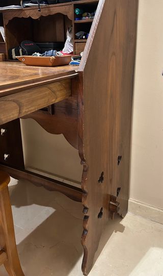 Mueble escritorio vitrina, de roble, muy antiguo.