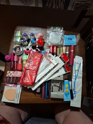 60 Pezzi Make-up & Accessori