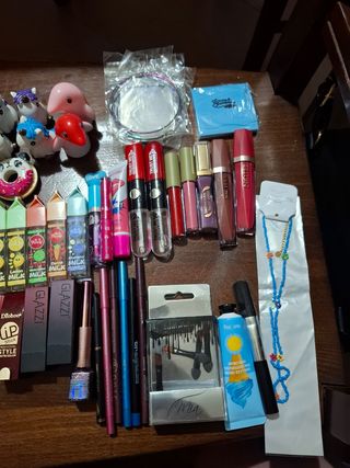 60 Pezzi Make-up & Accessori