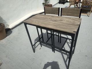 Mesa alta + 2 taburetes