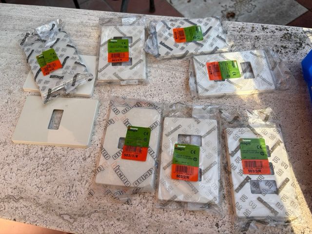 9 placas de interruptor de luz Bticino Magic