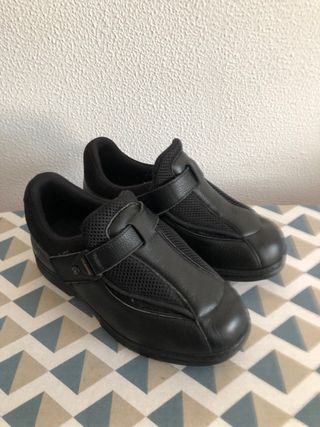 Zapatillas ortopédicas negras