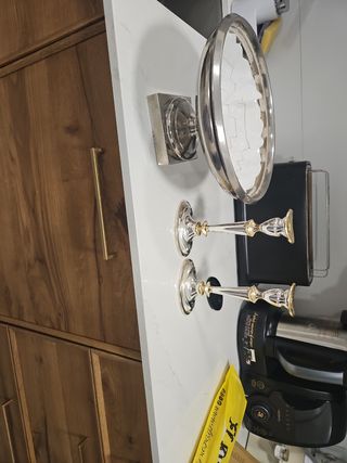 Elegante centro mesa y candelabros