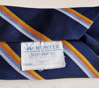 Corbata azul y naranja a rayas