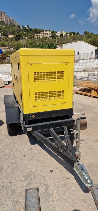 Grupo electrogeno 40kva con remolque 30kw