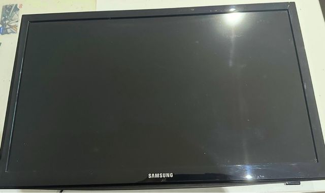 TV Samsung 24" Negra