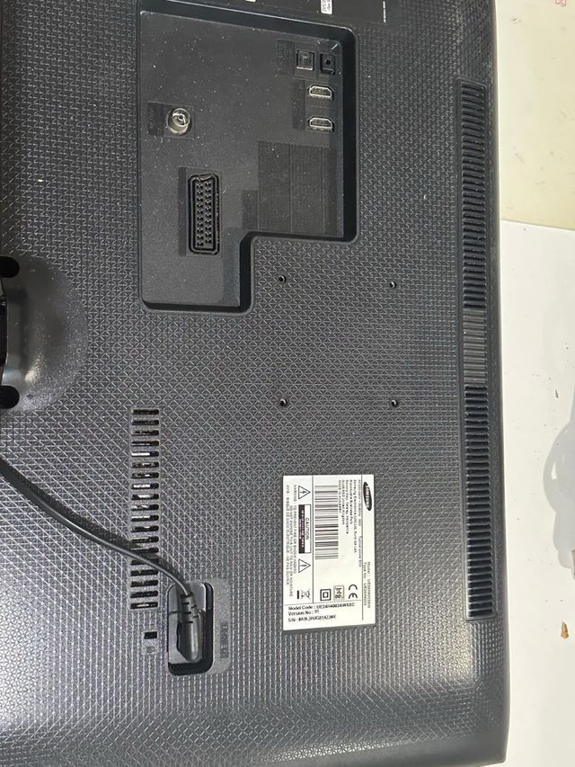 TV Samsung 24" Negra