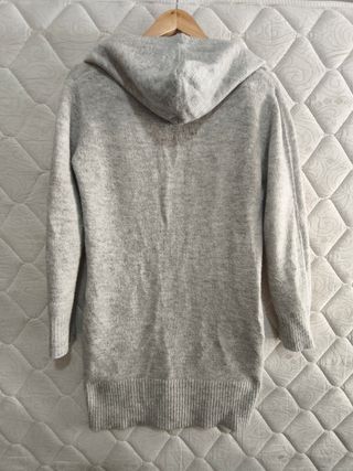 Vestido jersey gris capucha