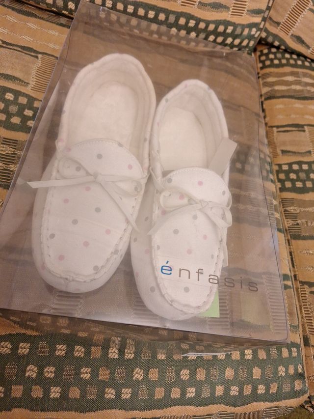 Zapatillas blancas énfasis