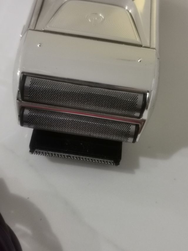 Afeitadora eléctrica plata