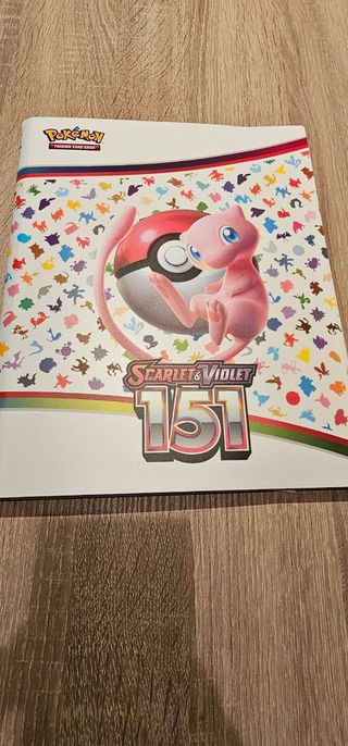 Álbum sin Completar Pokémon Escarlata Púrpura 151