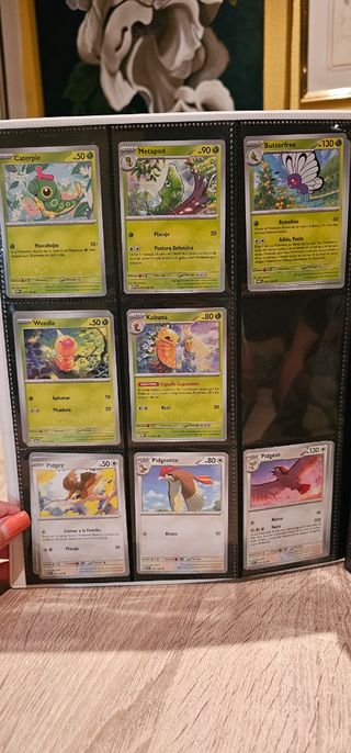 Álbum sin Completar Pokémon Escarlata Púrpura 151