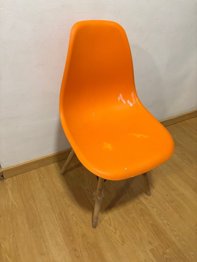 Silla Eames Naranja