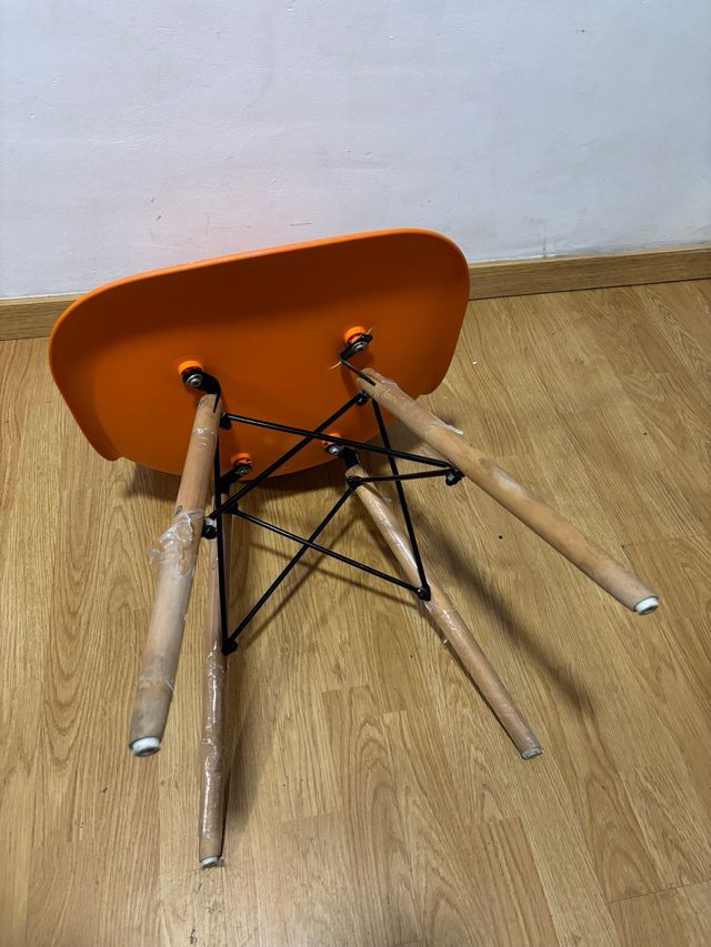 Silla Eames Naranja
