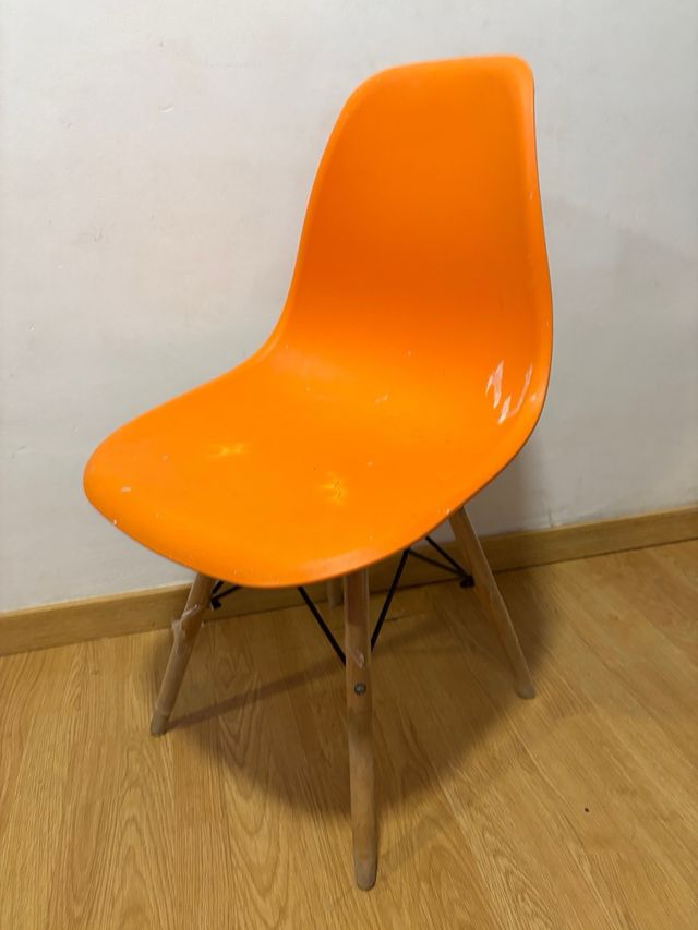 Silla Eames Naranja