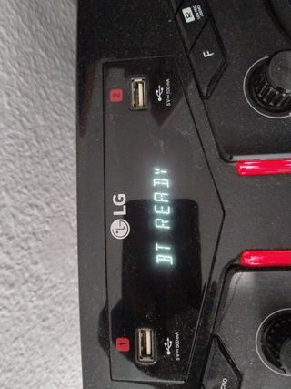 Radio LG 1000W con altavoces y luces led