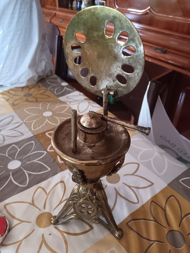 Antigua Lámpara de Metal Dorada