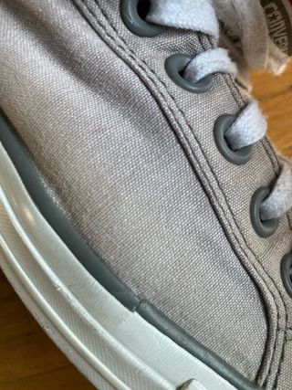 Converse All Star unisex grises rojas