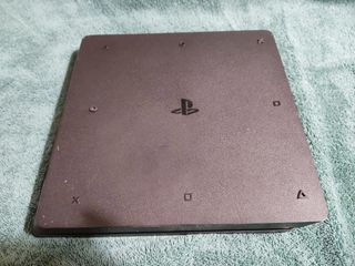 PS4 Slim (PlayStation 4)