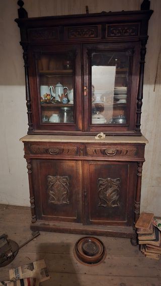 Aparador antiguo de madera