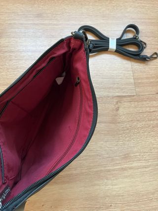 Bolso negro con estrellas plateadas – Correa extra