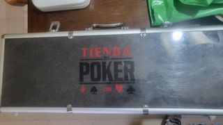 Maletín Poker y barajador de cartas.