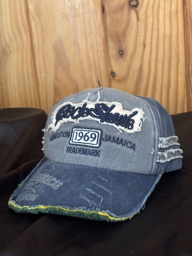 Gorra desgastada estilo vintage